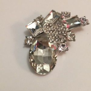 Geo design clear rhinestone brooch